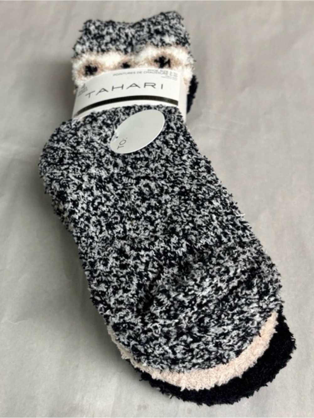 New Tahari Socks Women’s 4 Pair Cozy Fuzzy Plush Socks Casual Soft Classic - Picture 2 of 13